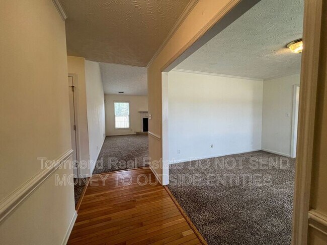 Building Photo - 121 Bugle Call Dr