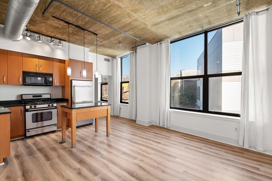 Building Photo - 2301 Champlain St NW