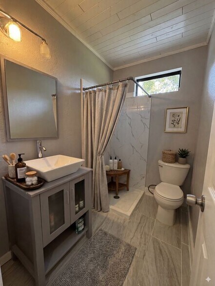 Building Photo - 5432 Tyler Ave