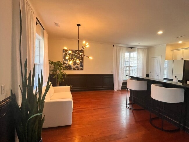Building Photo - 724 Royal Bonnet Dr