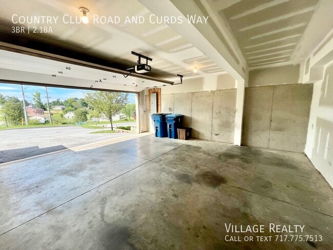 Building Photo - 703 Country Club Rd