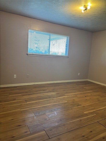 Building Photo - 2114 Yorktown Ct N