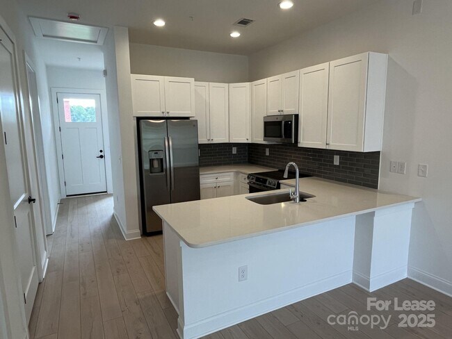 Building Photo - 19546 Greentree Way