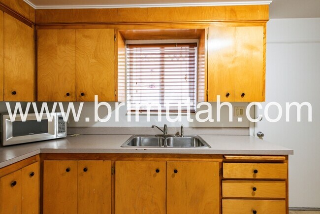 Building Photo - 938 Lowell Ave S