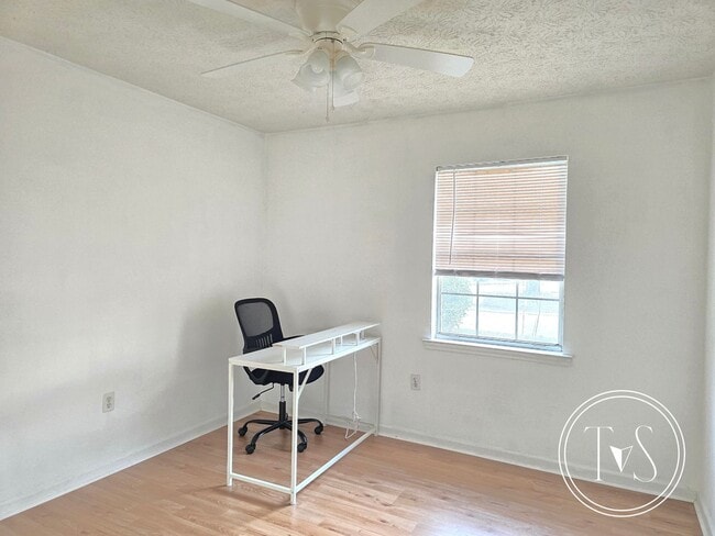 Building Photo - 613 Ryan Ln