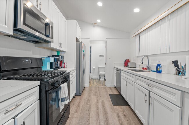 Building Photo - 5318 Redding Rd