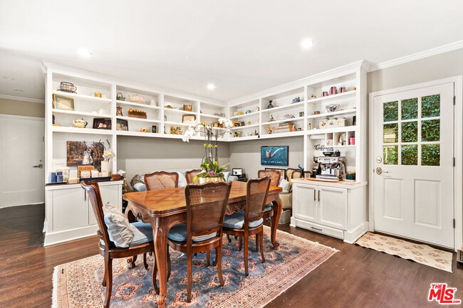 Building Photo - 401 N McCadden Pl