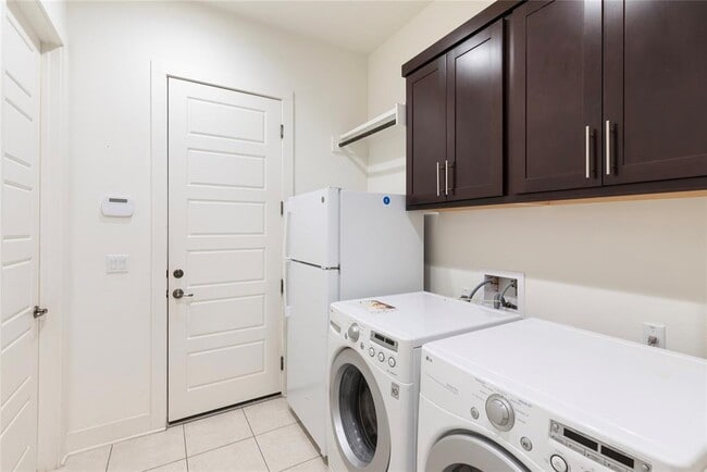 Building Photo - 12905 Padua Dr