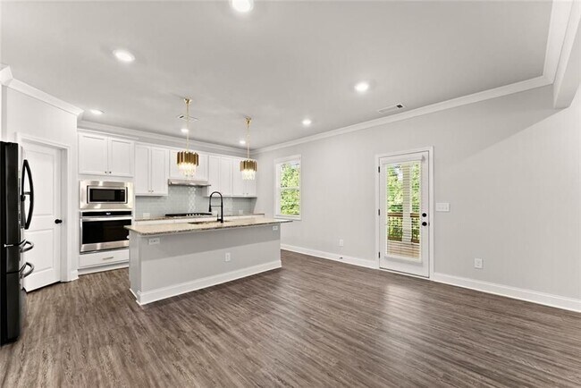 Building Photo - 4656 Silver Oak Dr SW