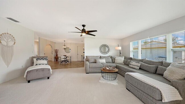 Building Photo - 6717 Roxbury Dr