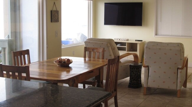 Building Photo - FOR SALE/ OCEAN FRONT/ $825K