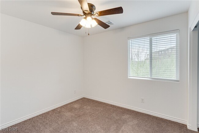 Building Photo - 371 Yellow Finch Ln