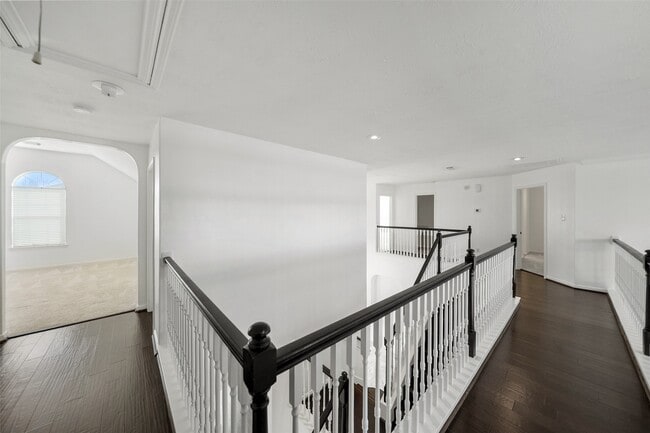 Building Photo - 1922 Lake Grayson Dr