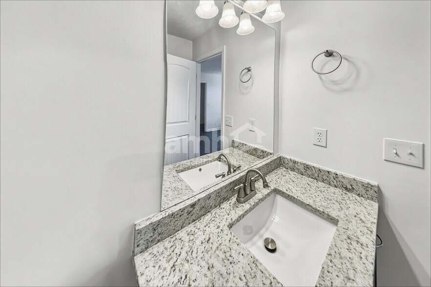 Building Photo - 3331 Foxside Ln