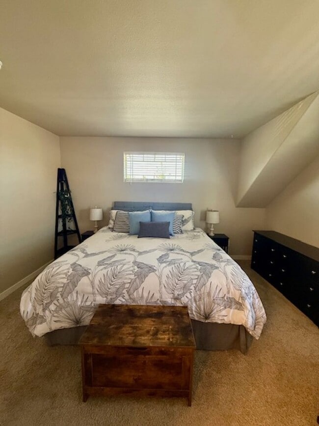 Building Photo - Spacious 3-Bedroom Home with Bonus Room in...