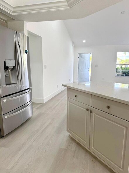Building Photo - 142 SW 34th Pl