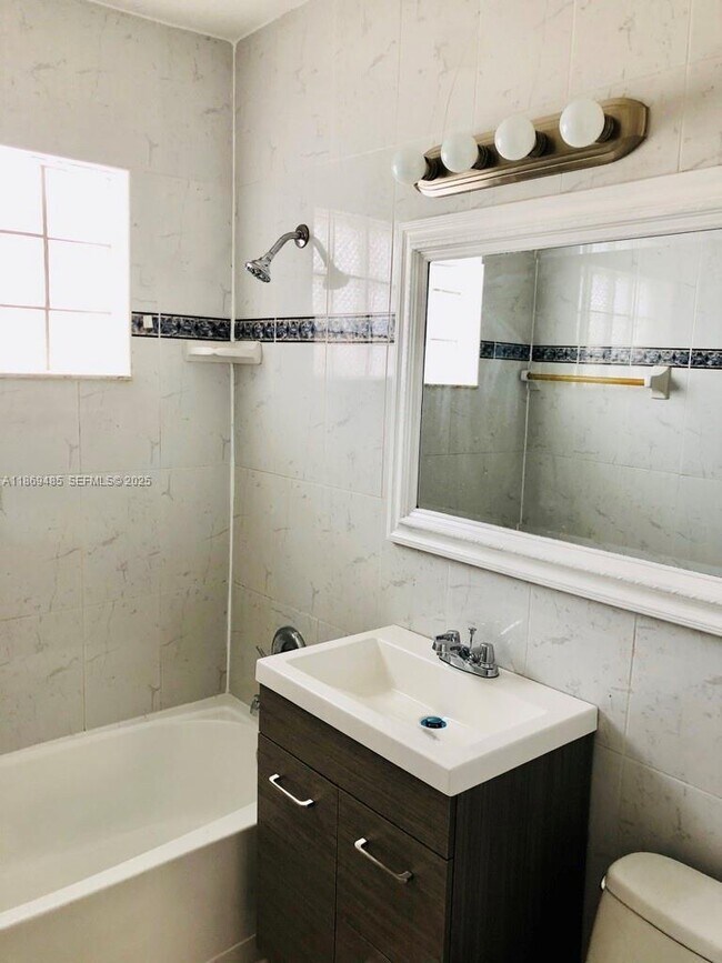 Building Photo - 23 SE 12th St