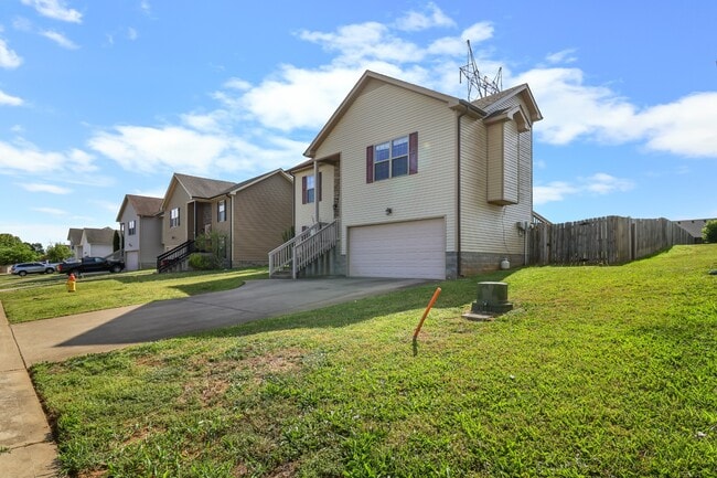 Building Photo - 2200 Trophy Trce