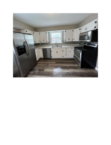 Building Photo - 401 Hyde Park Dr