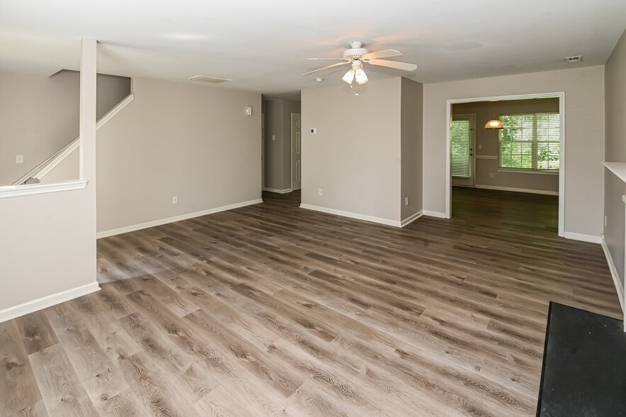 Building Photo - 1554 Kindred Cir NW