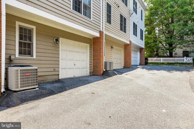 Building Photo - 205 Ridgepoint Pl