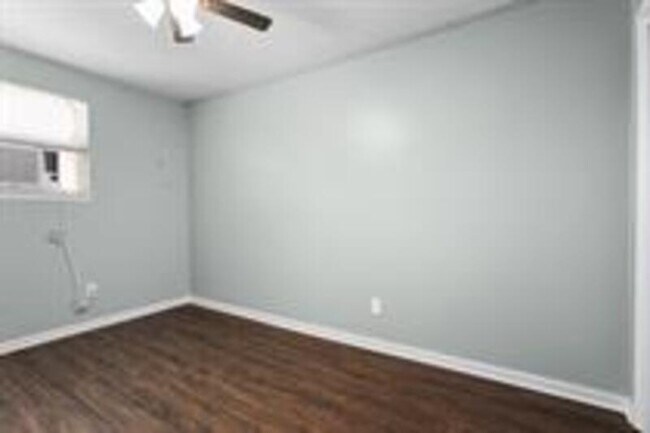 Building Photo - 4825-4833-4833 NW Homestead Terrace