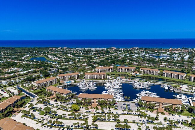 Building Photo - 2601 Marina Isle Way