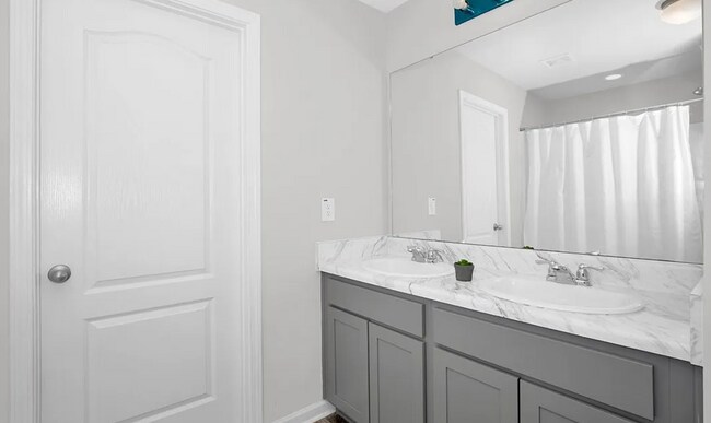 Building Photo - NEW LISTING!!!!!