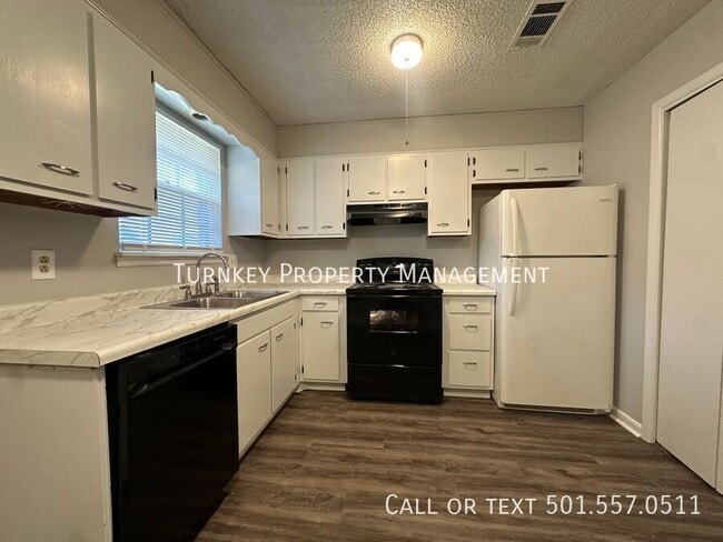 Building Photo - 2 E Laramie Dr