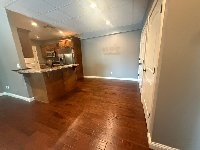 Building Photo - 120 S Salem Dr
