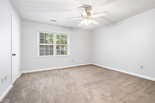 Building Photo - 1704 Hunting Creek Dr SE