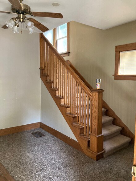 Building Photo - 614 N 5th St