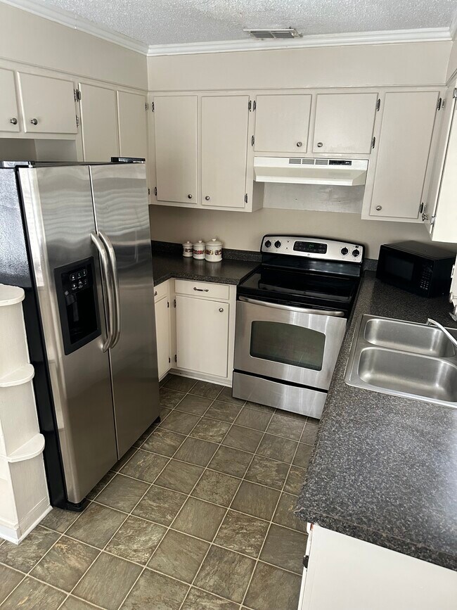 Building Photo - 512 Gordon St E