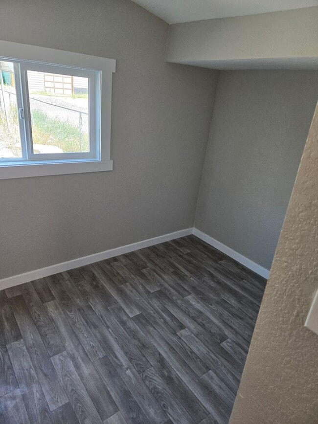 Building Photo - cute 2 bed home