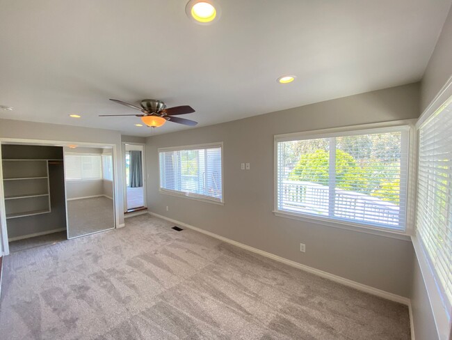 Building Photo - Unique 4 Bedroom 2 bath Guest Home in Ocea...
