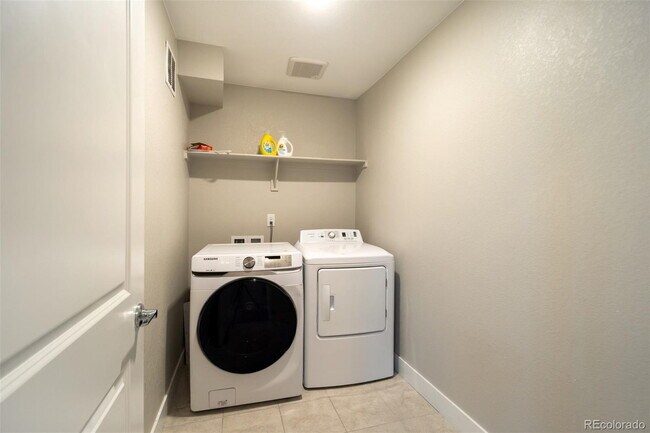 Building Photo - Luxury Living in the Heart of Painted Prairie – Spacious 4 Bedroom Home with Modern Finishes and ...