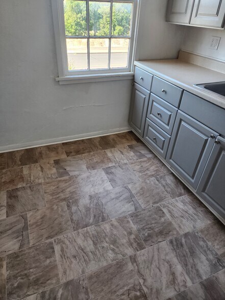 Building Photo - 1417 NW Carden Ave