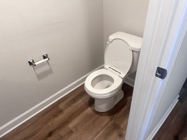 Building Photo - 3 Bed | 2.5 Bath | 2 Car Garage Townhome in Grain Valley w/ Special