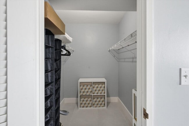 Building Photo - 2899 Collins Ave