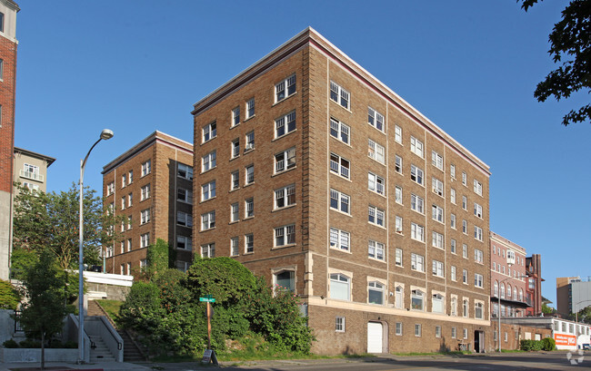 Primary Photo - Broadmoor Apartments