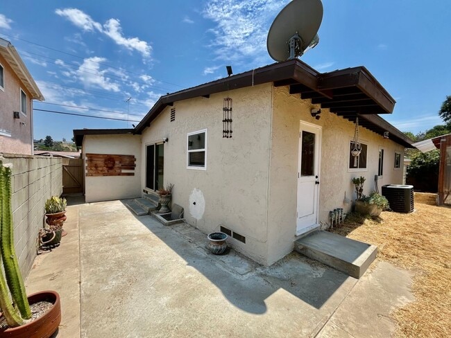 Building Photo - Beautiful 3B 2BA Home in Paradise Hills