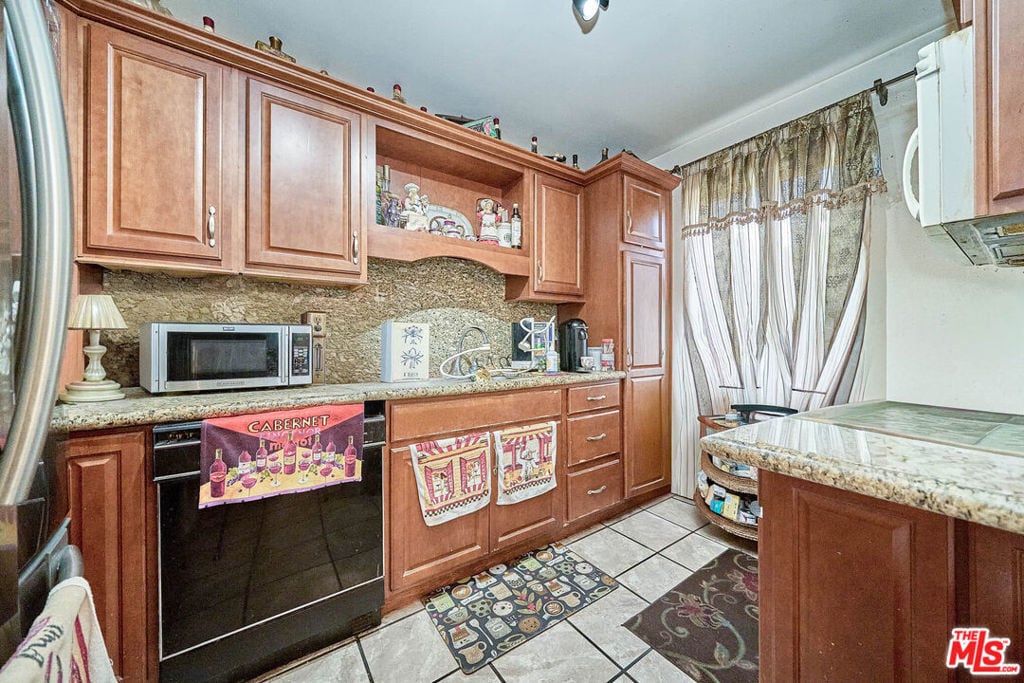 Building Photo - 219 N Isabel St