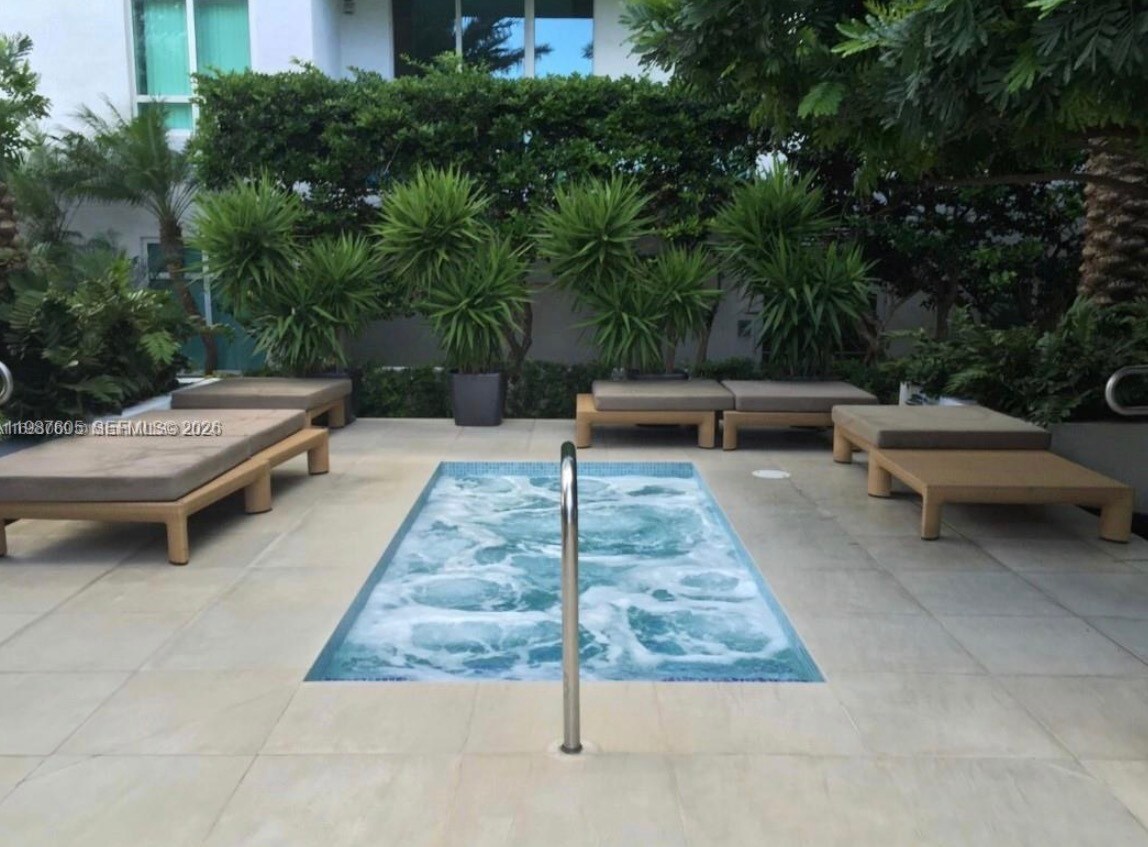 Building Photo - 950 Brickell Bay Dr