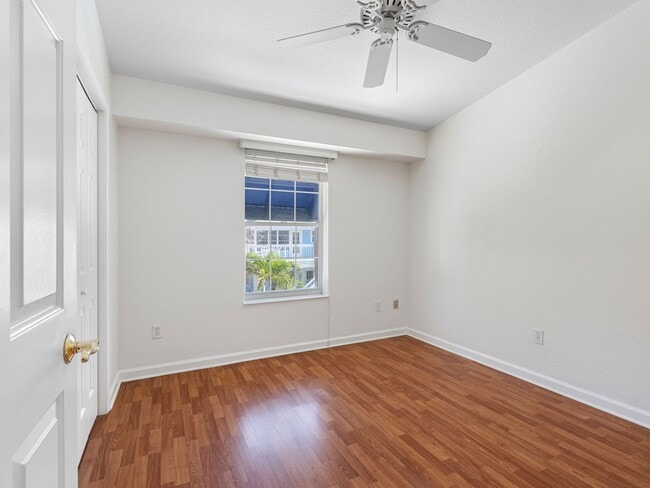 Building Photo - $500 OFF FIRST MONTHS RENT!