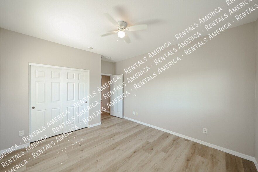 Building Photo - 18676 E Braeburn Ln