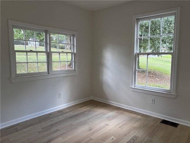 Building Photo - 2469 Glynn Dr SE