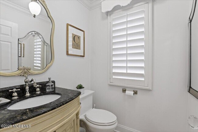 Building Photo - 328 E Main St