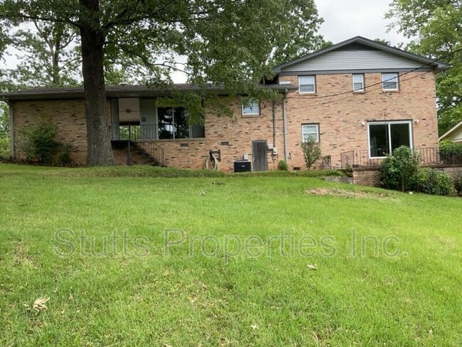 Building Photo - 1918 Hermitage Dr