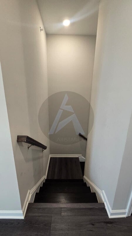 Building Photo - 209 Commons Ave