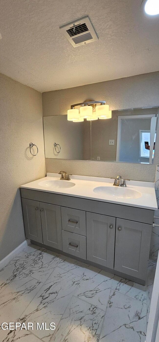 Building Photo - 8828 Kenneth St